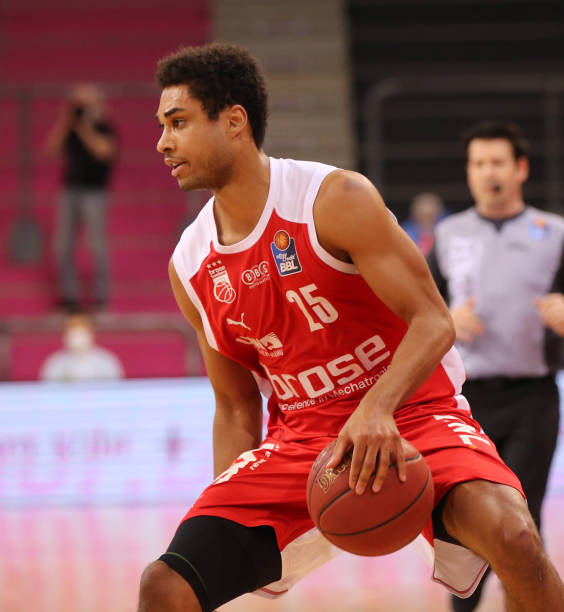 稍显不足 稍显不足