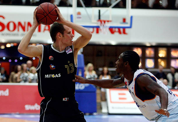 普球场的呐 普球场的呐