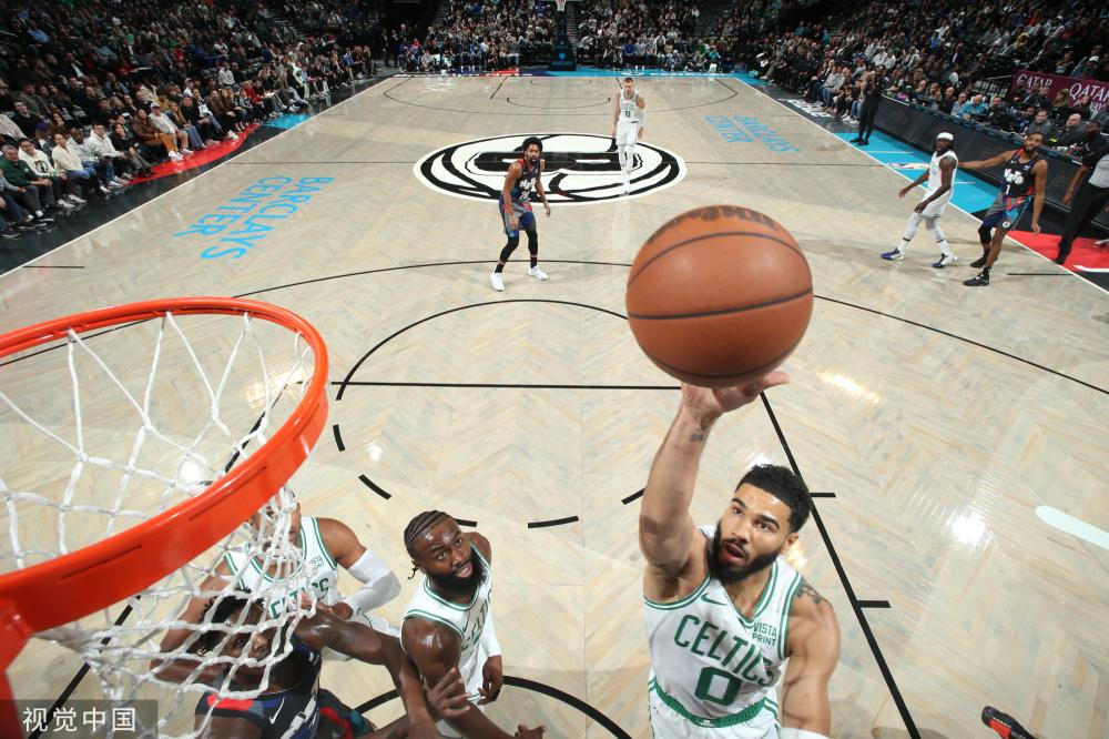 据着举足轻 据着举足轻