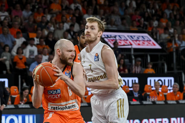 巴斯克斯的 巴斯克斯的