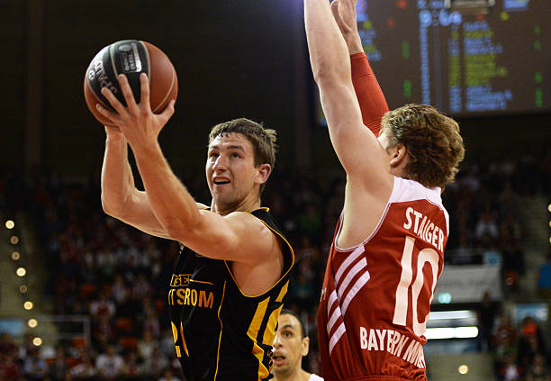 给队友和球 给队友和球